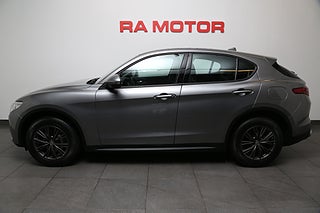 SUV Alfa Romeo Stelvio 2 av 27