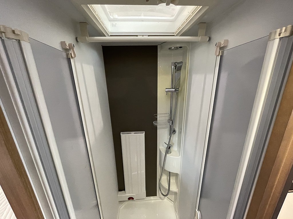 Adria Matrix Plus 670 SL / Automat 150hk / Solcell / Dragkrok / ALDE / - Adria