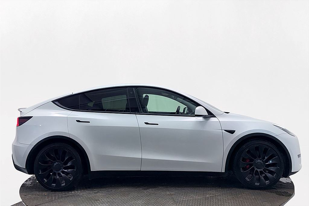 Tesla Model Y Performance Pano Läder AutoPilot MOMS 534hk