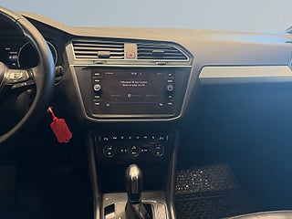 Volkswagen Tiguan 2.0 TSI 4Motion R-Line Värmare Drag Bkamera S&V – bild 11