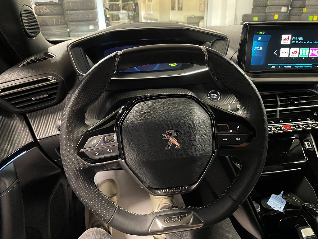 Bild på Peugeot E-2008 GT Electric 136hk, Back-kamera