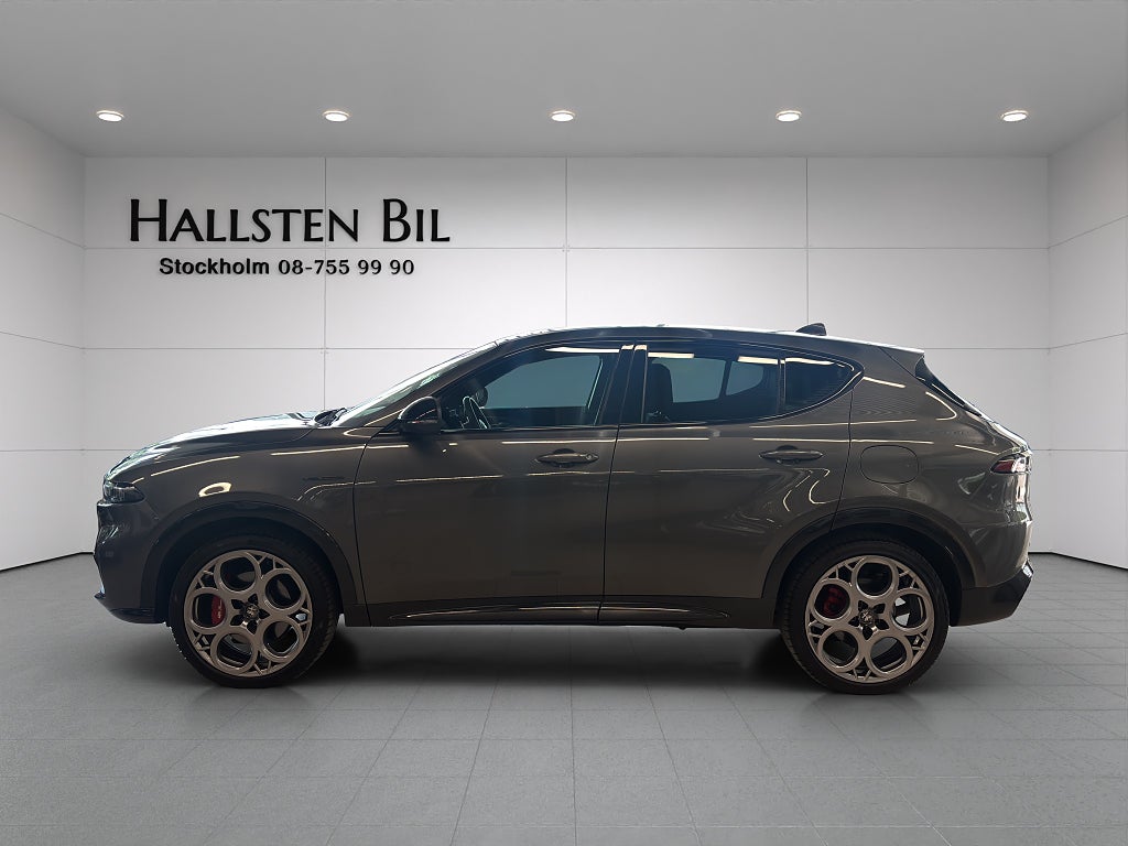 Alfa Romeo Tonale Plug-in-Hybrid Veloce Lusso Lågmil Panorama Svensksåld