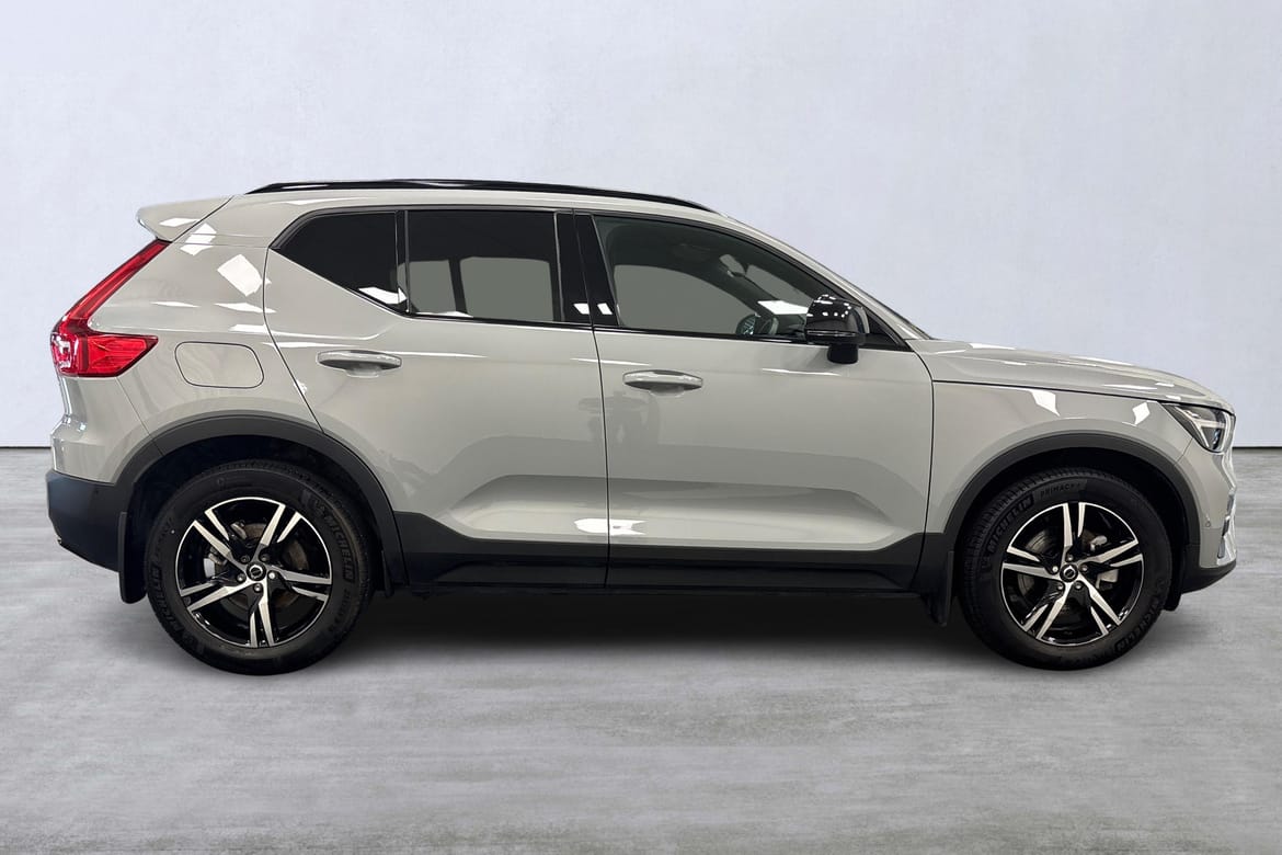 Volvo XC40 B3 FWD Bensin Plus Dark 2025, bild 3/10