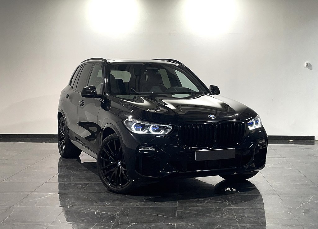 BMW X5 M50i 530HK M-SPORT B&W PANORAMA SVENSKSÅLD LASERLIGHT 