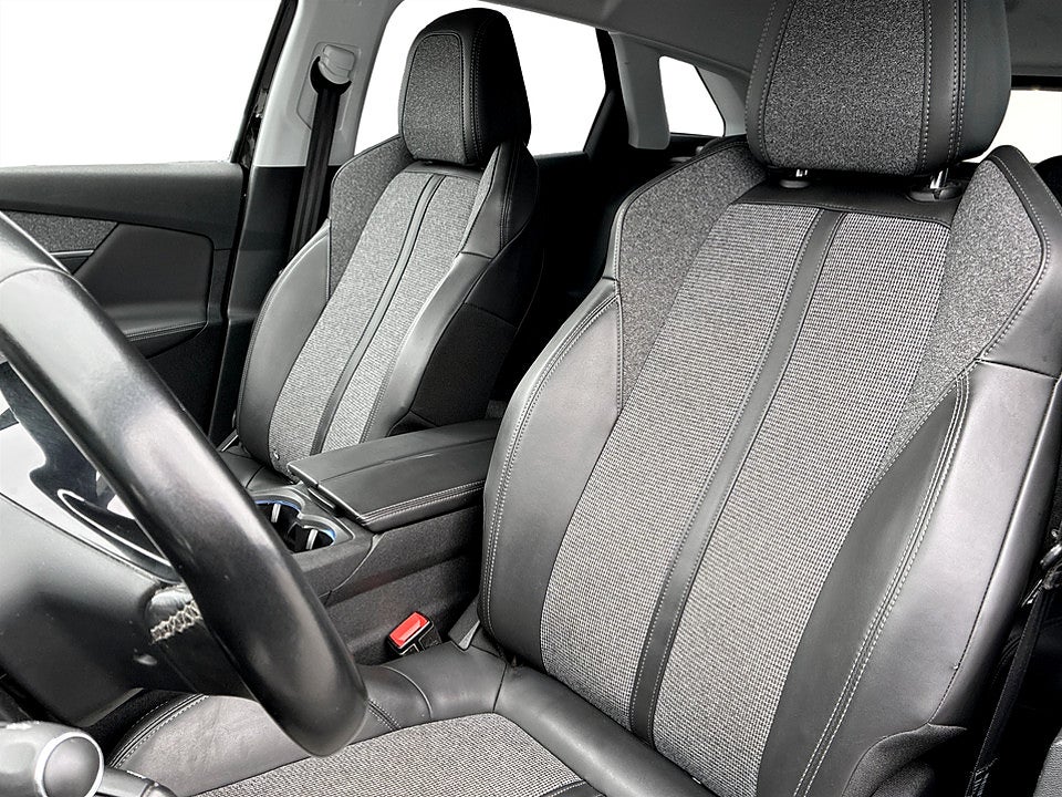 Bild på Peugeot 3008 Allure 1.2 PT 130hk DRAG P-SENSORER