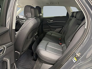 Audi q8-e-tron Q8 50 e-tron quattroS&V-Hjul/Kam/Drag/Skinn/Navi/MOMS – bild 13