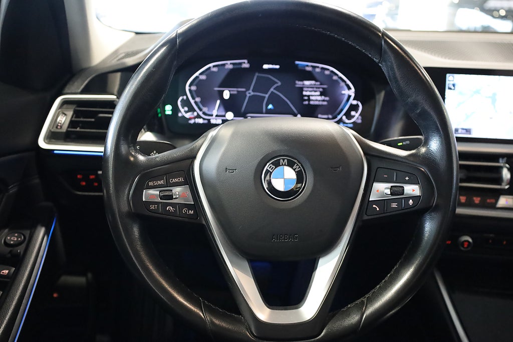 BMW 330e Sedan Steptronic Sport line Navi CarPlay Leasbar