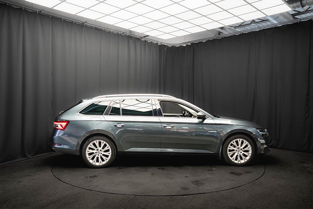 Skoda Superb iV BUSINESS STYLE LÄDER DRAG B-VÄRMARE KAMERA MOMS