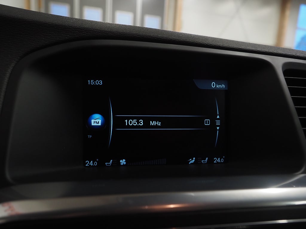 Volvo V60 D4 190hk Geartronic Momentum | D-värm | Låga mil | 2017