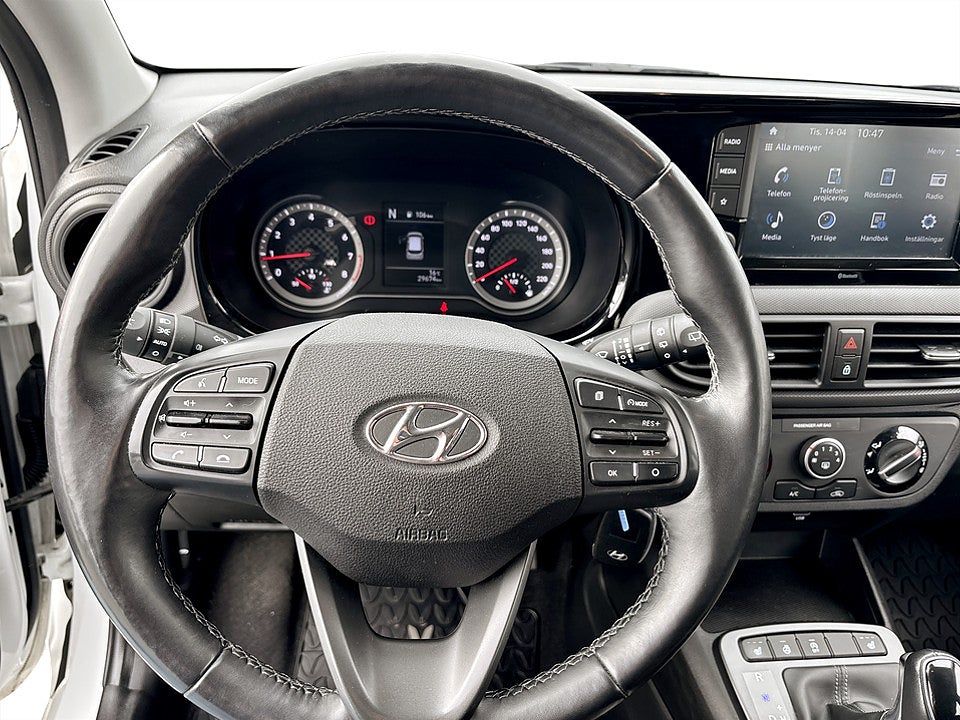 Bild på Hyundai i10 Essential 1.0 blue AMT 67hk Aut CARPLAY RATTVÄRME