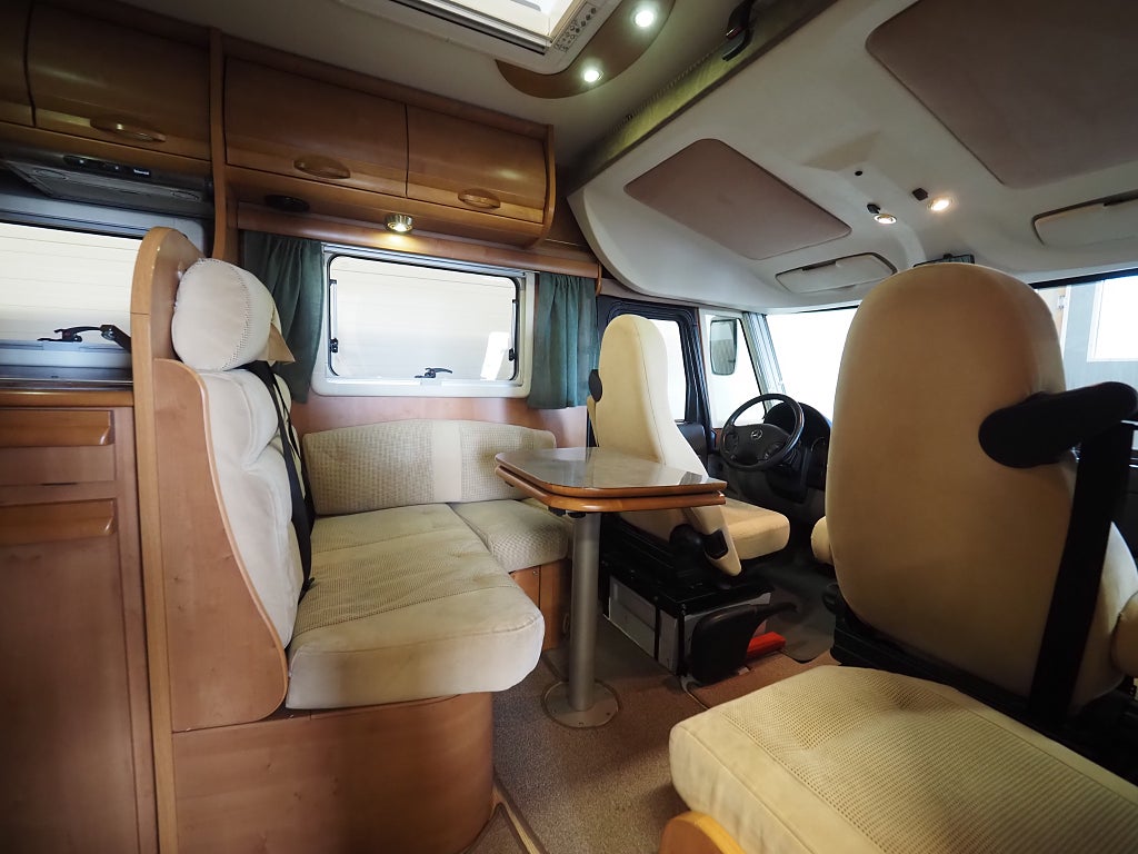 Rapido M996 Mercedes Benz I Aut I 150hk I Långbäddar