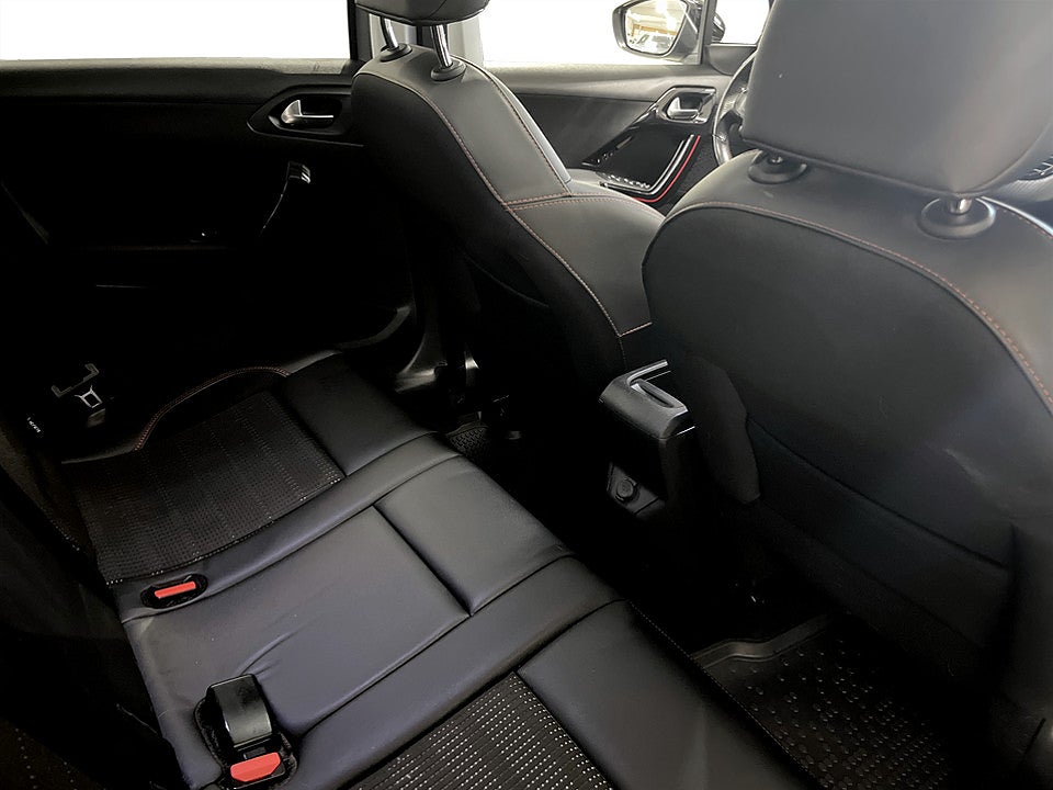 Bild på Peugeot 2008 GT-Line 1.2 PT 130hk Aut PANO BACKSENSORER