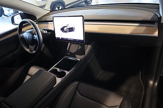 SUV Tesla Model Y 9 av 16