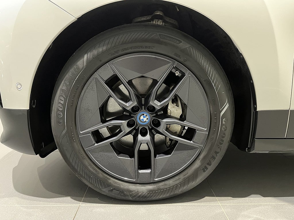 BMW iX xDrive50, 524ps, 2024