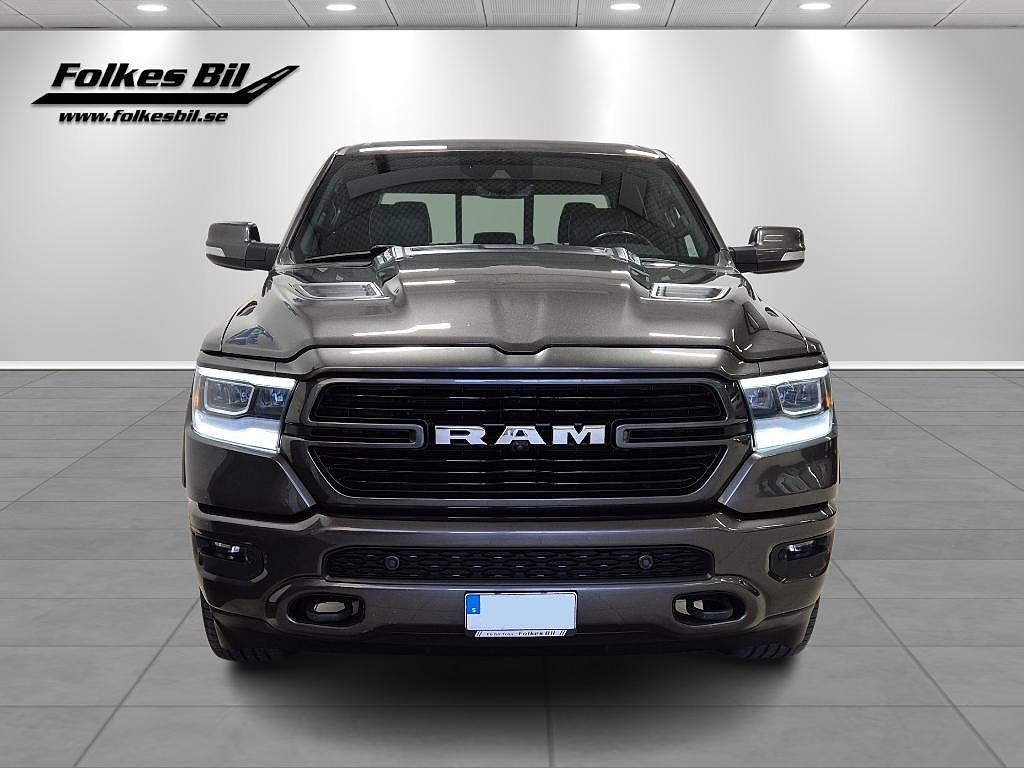 Dodge RAM 1500 Crew Cab Laramie Sport V8 HEMI Luftfj.