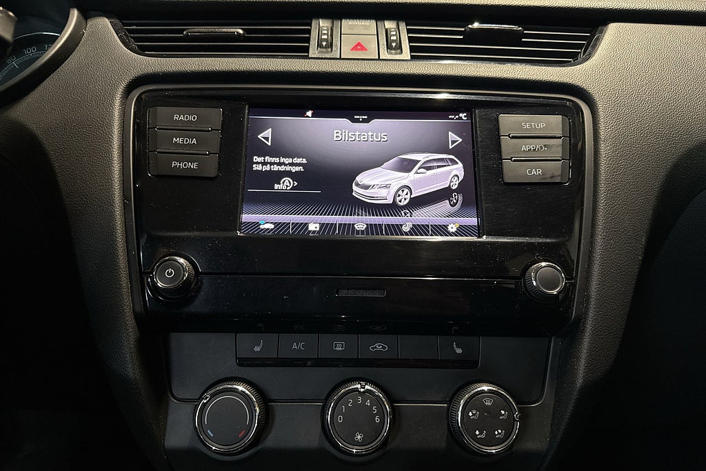 Skoda Octavia Kombi 1.6 TDI SCR 3-Ägare Automat Bluetooth