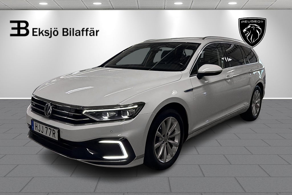 Volkswagen Passat Sportscombi GTE 218hk Executive Business *Drag,Värmare*