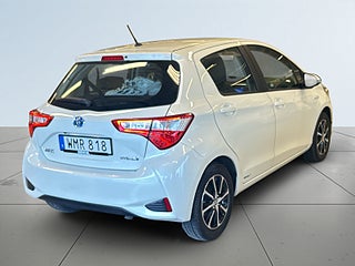 Toyota Yaris Hybrid e-CVT Rattvärme/Kamera/MoK/AWD – bild 6
