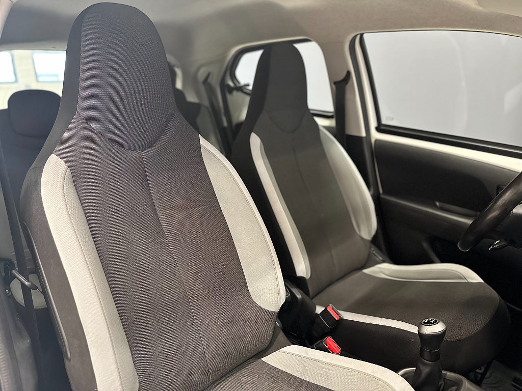 Toyota Aygo 5-dörrar 1.0 VVT-i X-PLAY Touch motor & Kupé värmare