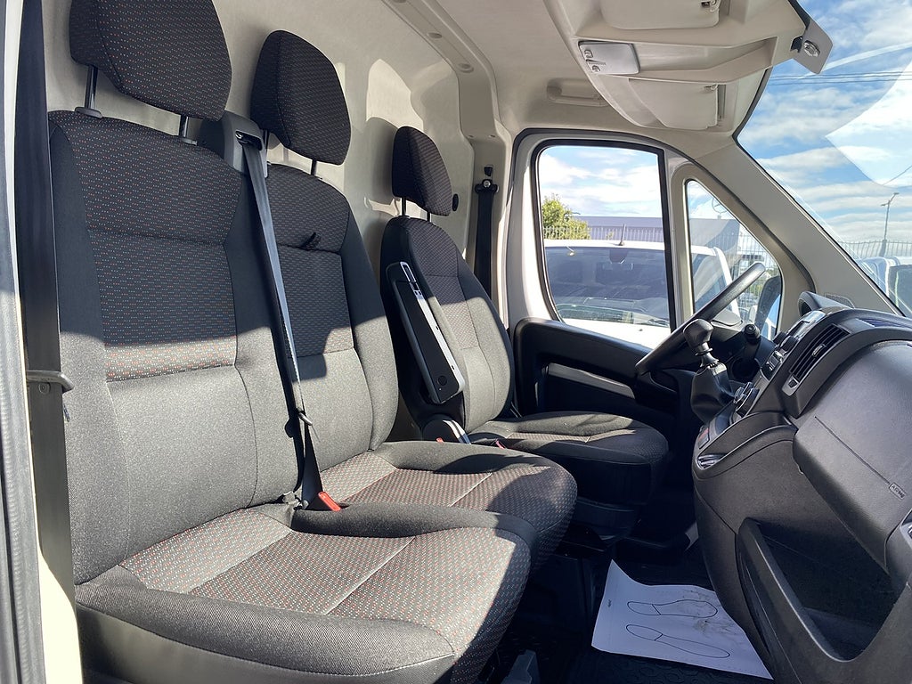 Bild på Peugeot Boxer PRO+ L3H2 335 2.2 BlueHDi 140hk Back-kamera