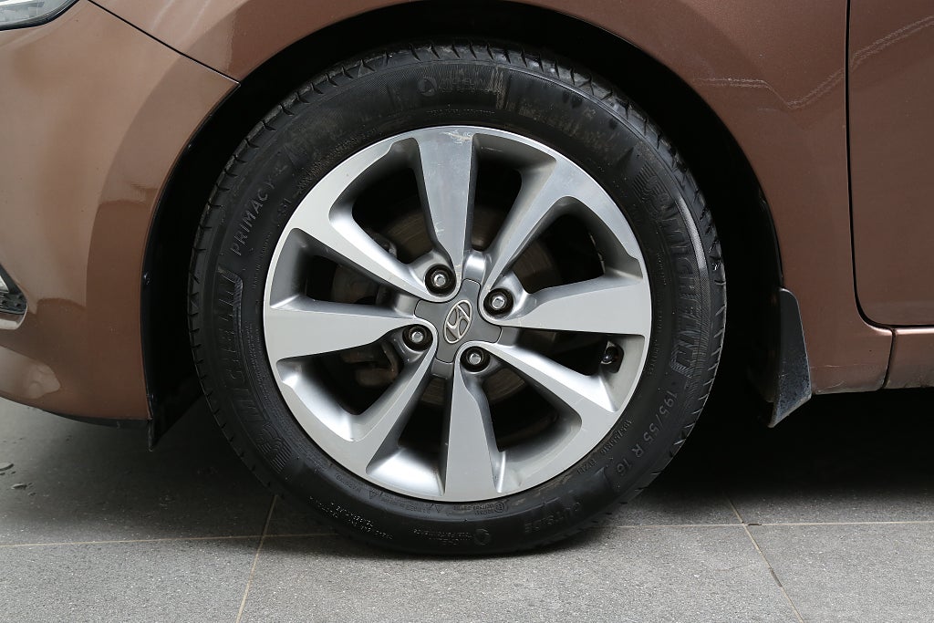 Hyundai i20 1,4 101hk Premium Automat P-sensor 2016