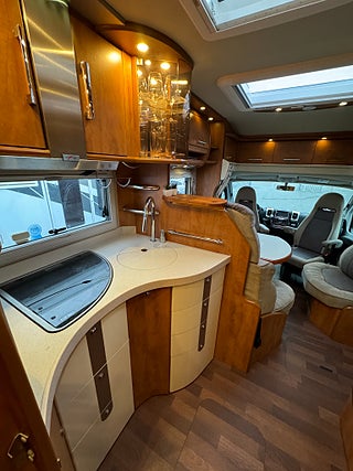 Husbil-halvintegrerad Carthago C-Line T4.9 180HK AUT 17 av 24