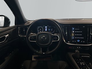 Volvo V60 Recharge T8 AWD RDesign S&V-hjul/MOMS/Drag/H/K/360