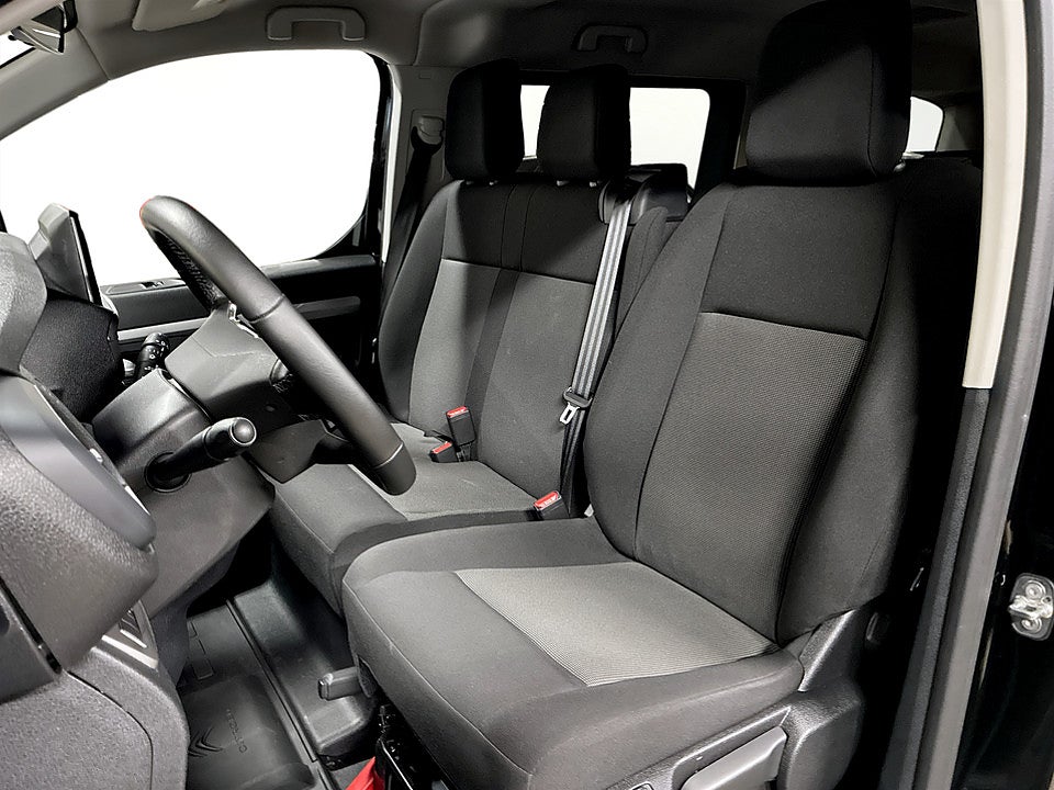 Bild på Citroen SpaceTourer PLUS 2.2 BHDi 180hk Aut 9-SITS BACKKAMERA CAPLAY