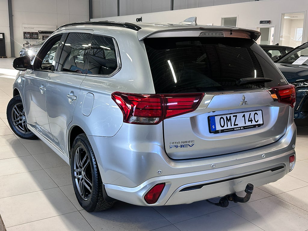 Mitsubishi Outlander CVT 224hk S-Edition Plug-In Hybrid AWD Taklucka Dragkro thumbnail