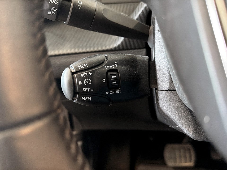 Bild på Peugeot e-2008 Active 50kWh 136hk Aut CARPLAY BACKSENSORER