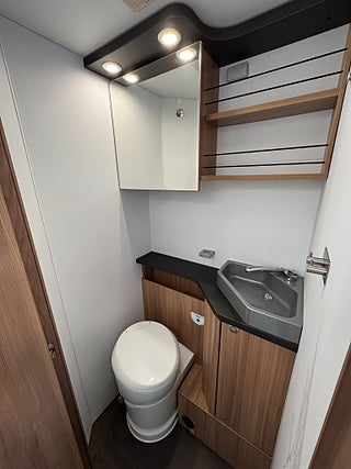 Husbil-halvintegrerad Sun Living S75 SL AUT 14 av 22