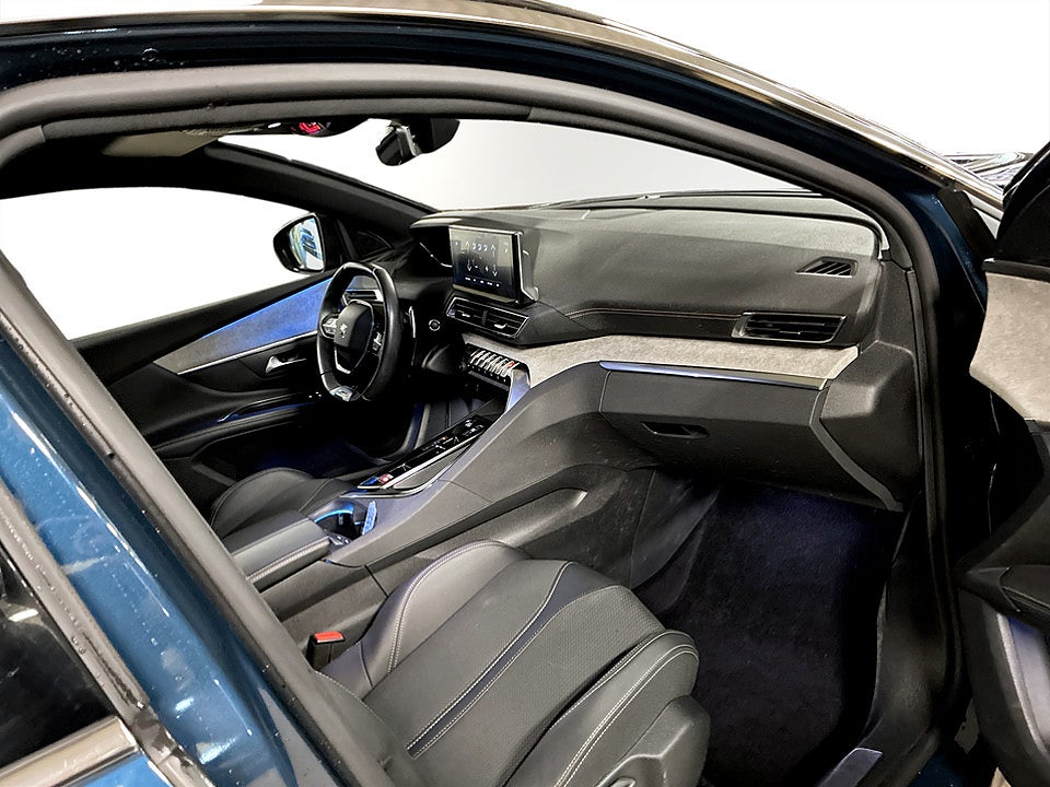 Bild på Peugeot 5008 GT 1.2 PT 130hk Aut 7-SITS B-KAMERA CARPLAY