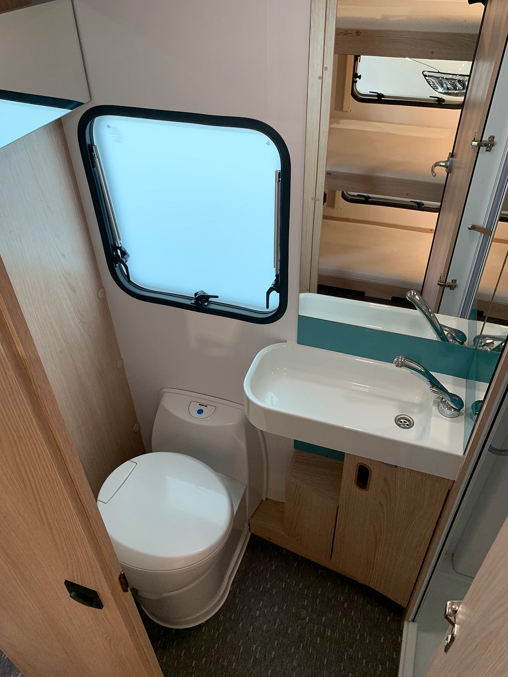 Adria Aviva 563 PT / Barnkammare / 1500kg / 7 bäddar / 3-vån - Adria