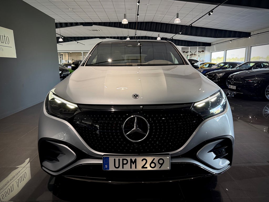 Mercedes-Benz EQE SUV 350 4MATIC AMG Hyperscreen Glastak Läder Drag 22tum - bild 21