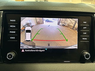 Skoda Karoq 2.0 TDI 4×4 Style Drag Värmare Kamera Skinn Psens S&V – bild 20