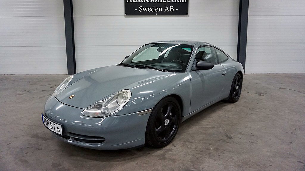 Den här Porsche 911 från 996-generationen importerades från Storbritannien år 2004. 