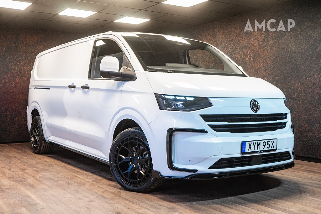 Volkswagen Transporter T32 2.0 TDI 4M | MOMS | Värmare | 20" | Styling | LED