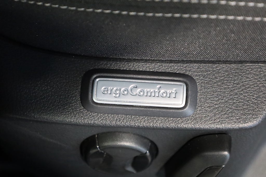 Volkswagen Passat 1,5 TSI R-Line Sportscombi Aut Drag Värmare Kamera 2020