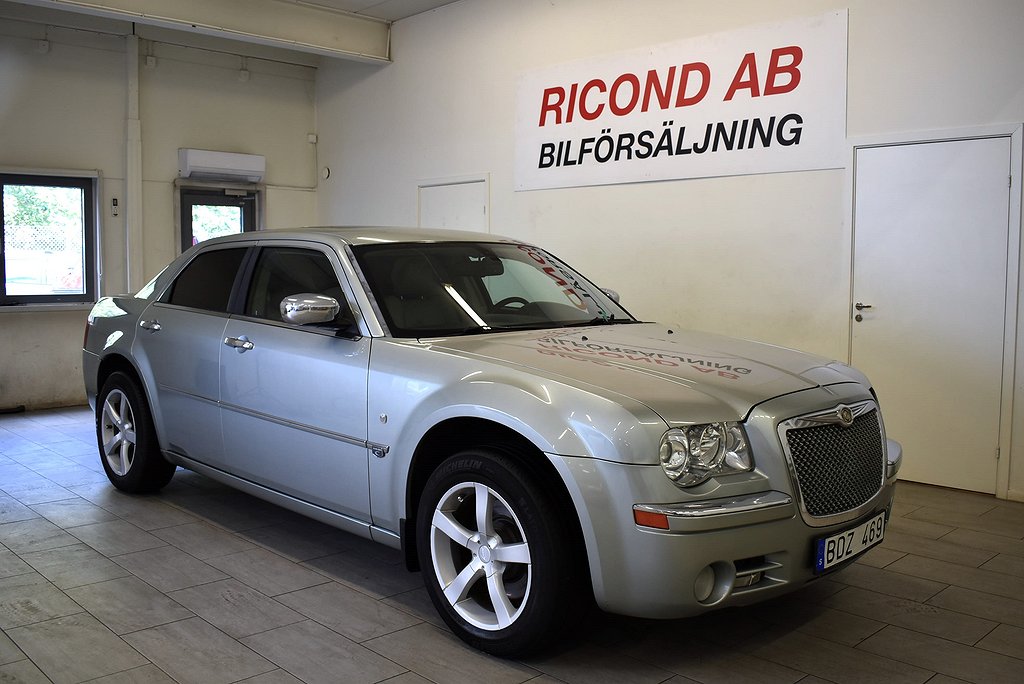 Chrysler 300C 5.7 V8 HEMI AWD 345HK SEDAN NYSERVAD