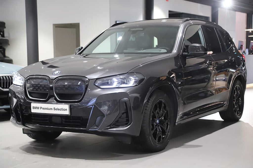 BMW iX3 M Sport / Panorama / Adapt. farthållare / Drag