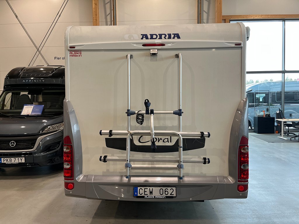 Adria Coral 670 SL /B-körkort/Solcell/Långbädd/Garage - Adria