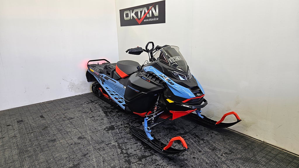 Ski-Doo Expedition 
