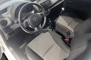Halvkombi Toyota Yaris 26 av 39