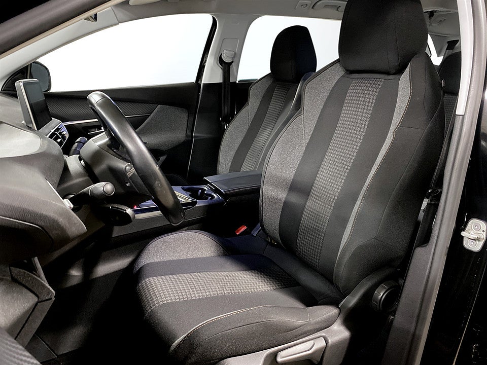 Bild på Peugeot 5008 Active 1.2 PT 130hk - 7-SITS, DRAG