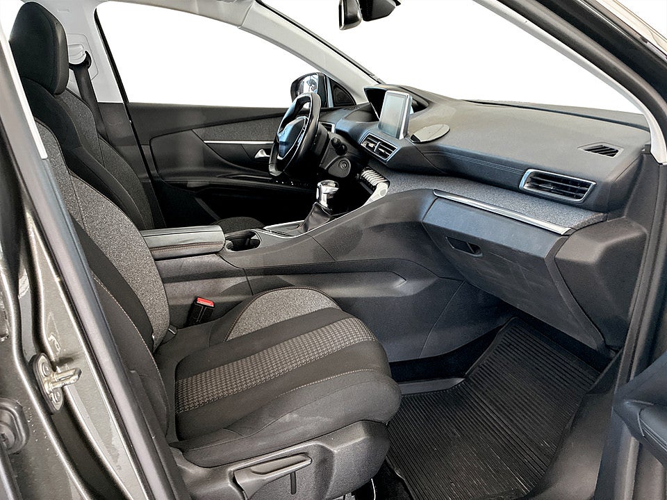 Bild på Peugeot 3008 Active 1.2 PT 130hk DRAG BACKSENSORER
