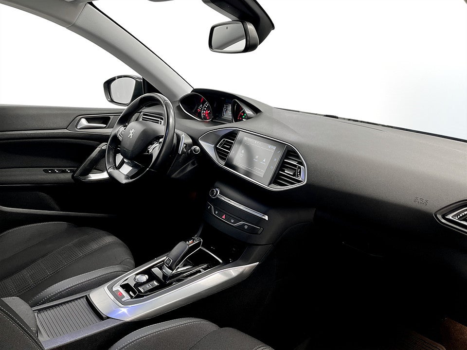 Bild på Peugeot 308 5D Allure 1.2 PT 130hk Aut CARPLAY BACKSENSORER