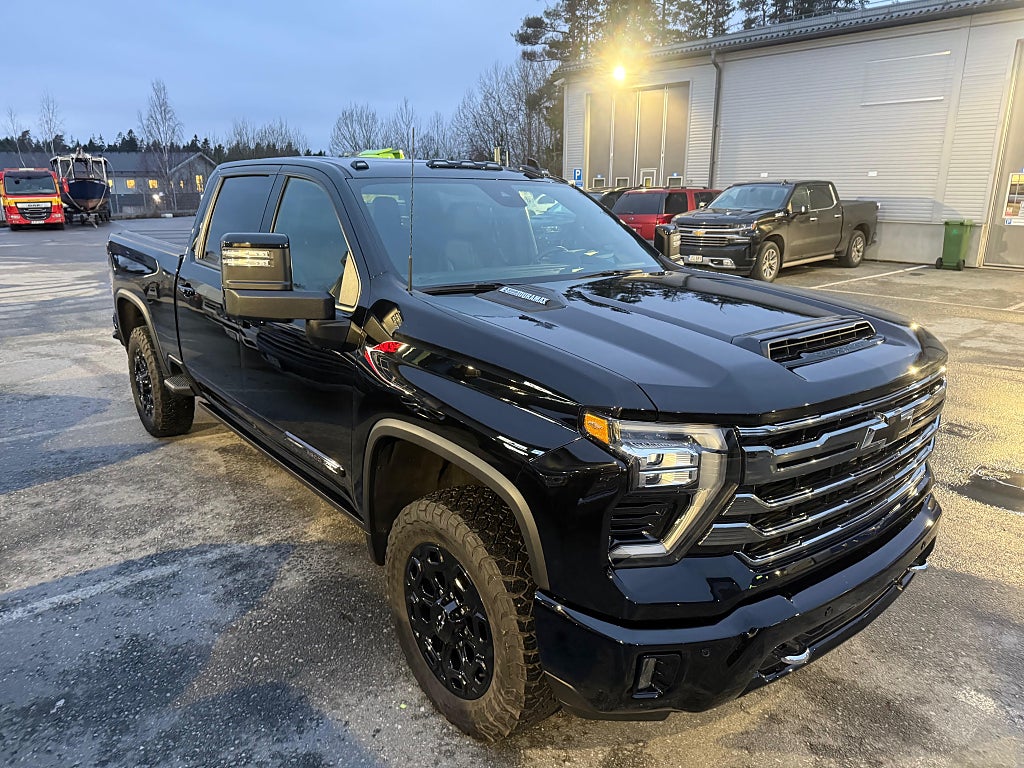 Chevrolet Silverado 2500 Midnight Edition High Country Z71
