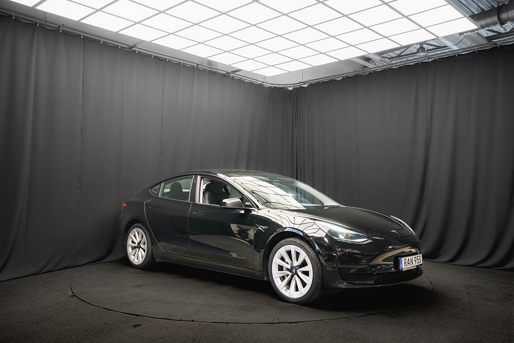 Tesla Model 3 Standard Range DRAG 19'' PANO LÄDER 1-ÄGARE MOMS