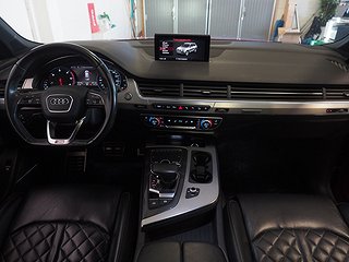 SUV Audi Q7 18 av 26