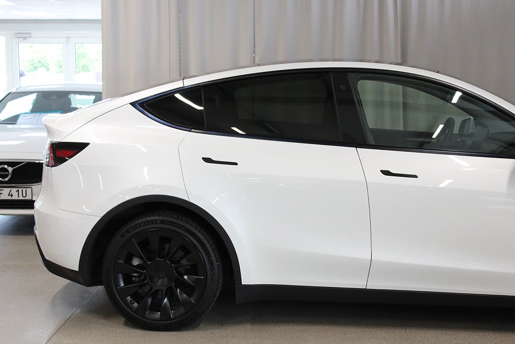 Tesla Model Y Long Range AWD 514 HK, Drag, 20'' Uberturbine, S&V-hjul